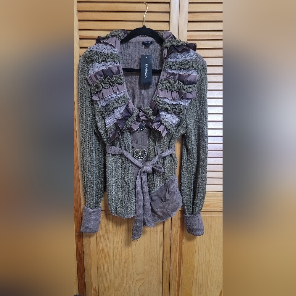 BOUTIQUE STUNNING SWEATER/COAT/TOP size M multi/color UNIQUE 3 BOTTOMS strap, M